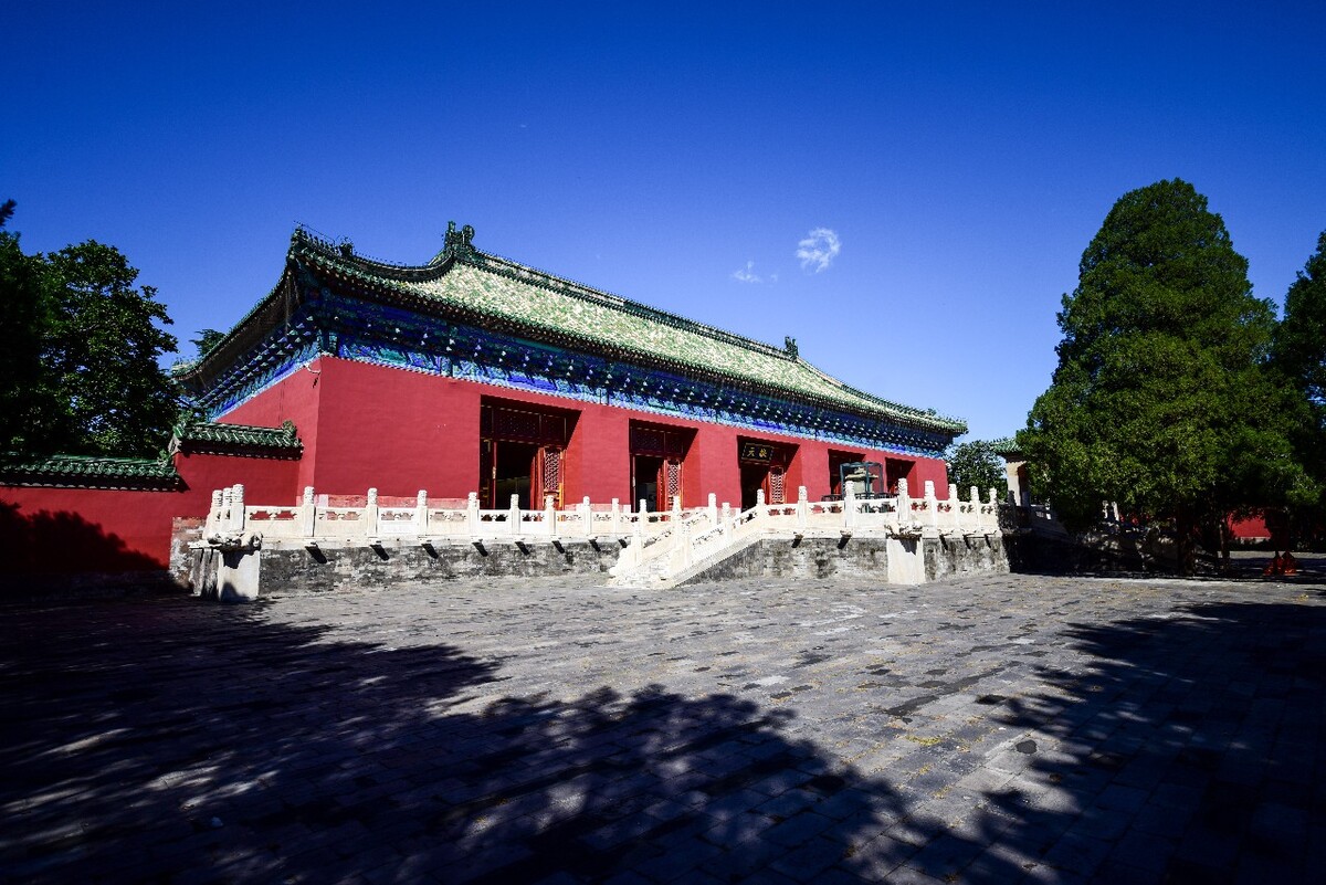 尼斯湖<br />
