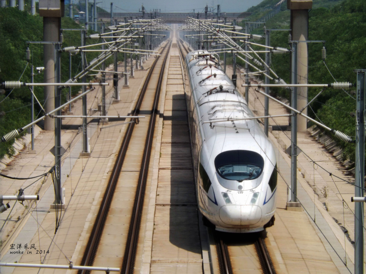 上山过桥下山crh380bcrh5a crh5acrh380b crh380b会车列尾黑白效果