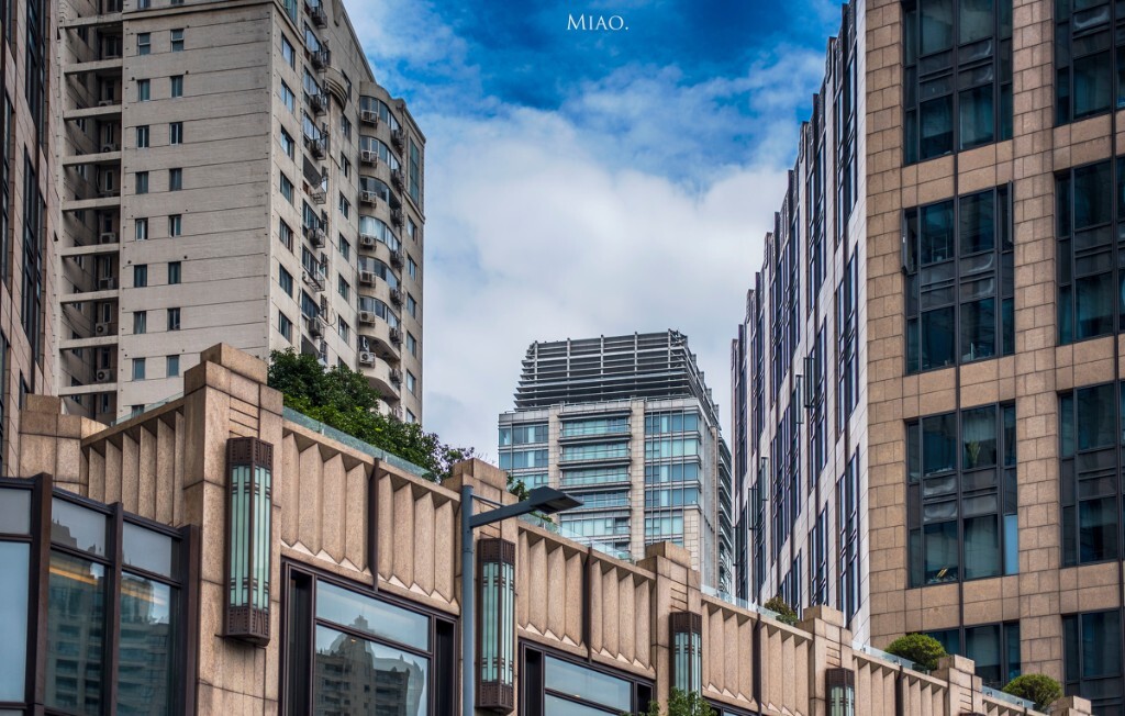 脱下鞋子跳舞，赤着脚太空漫步