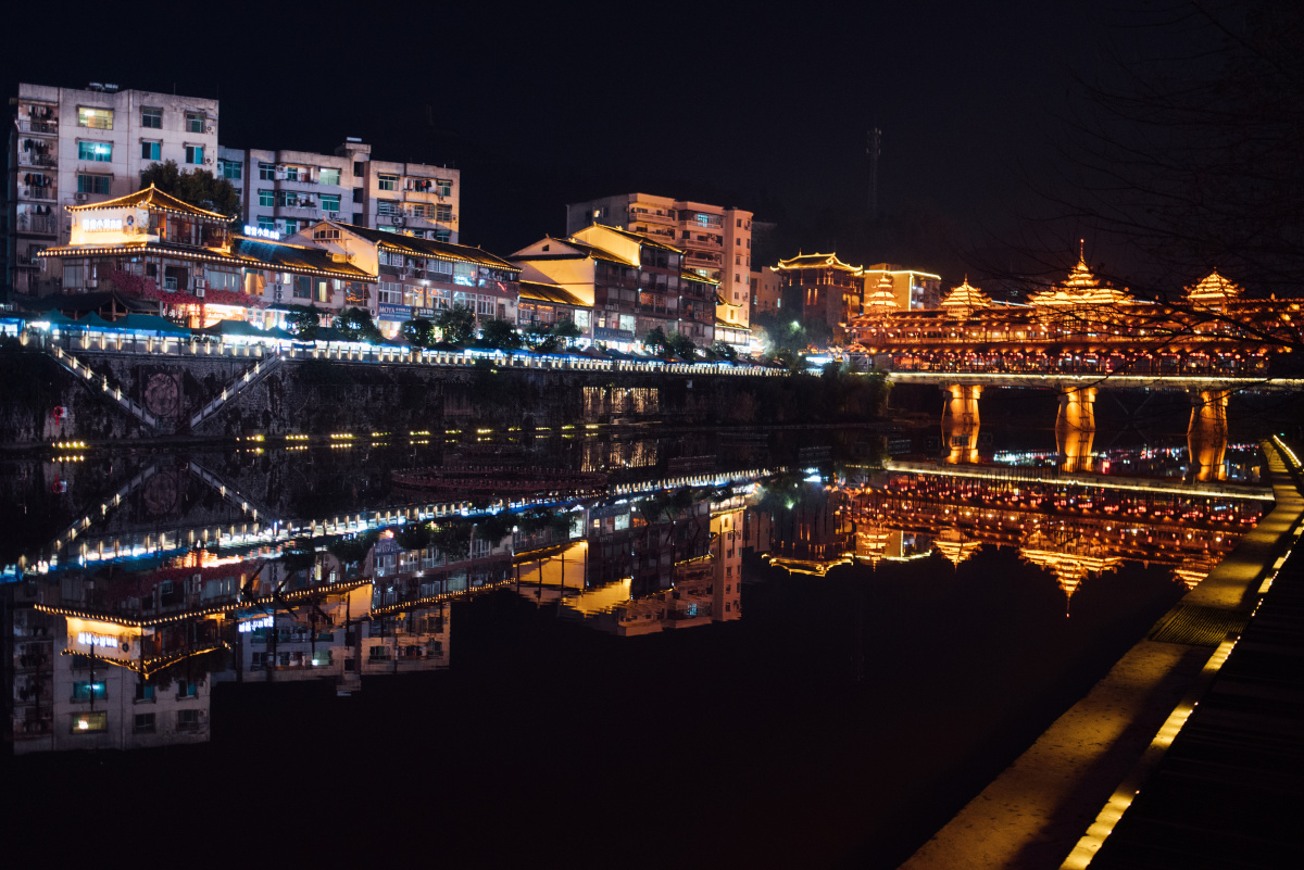 湖北省恩施宣恩县贡水河夜景扫街墨达楼