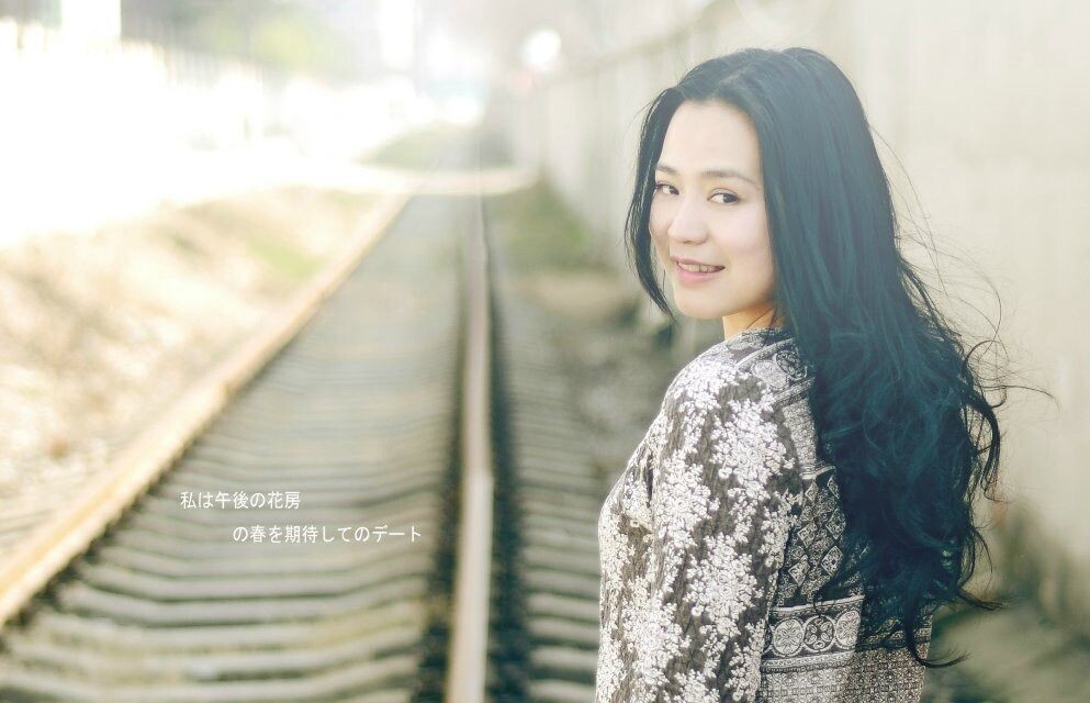 东去春未来，不知你还在 。