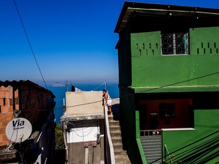 依山傍海的贫民窟住宅