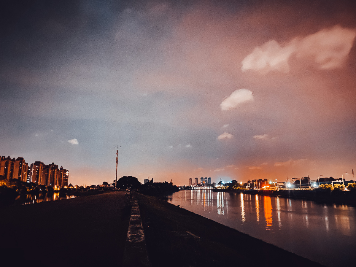 夜幕下城市的一角 - silvia薇蓉