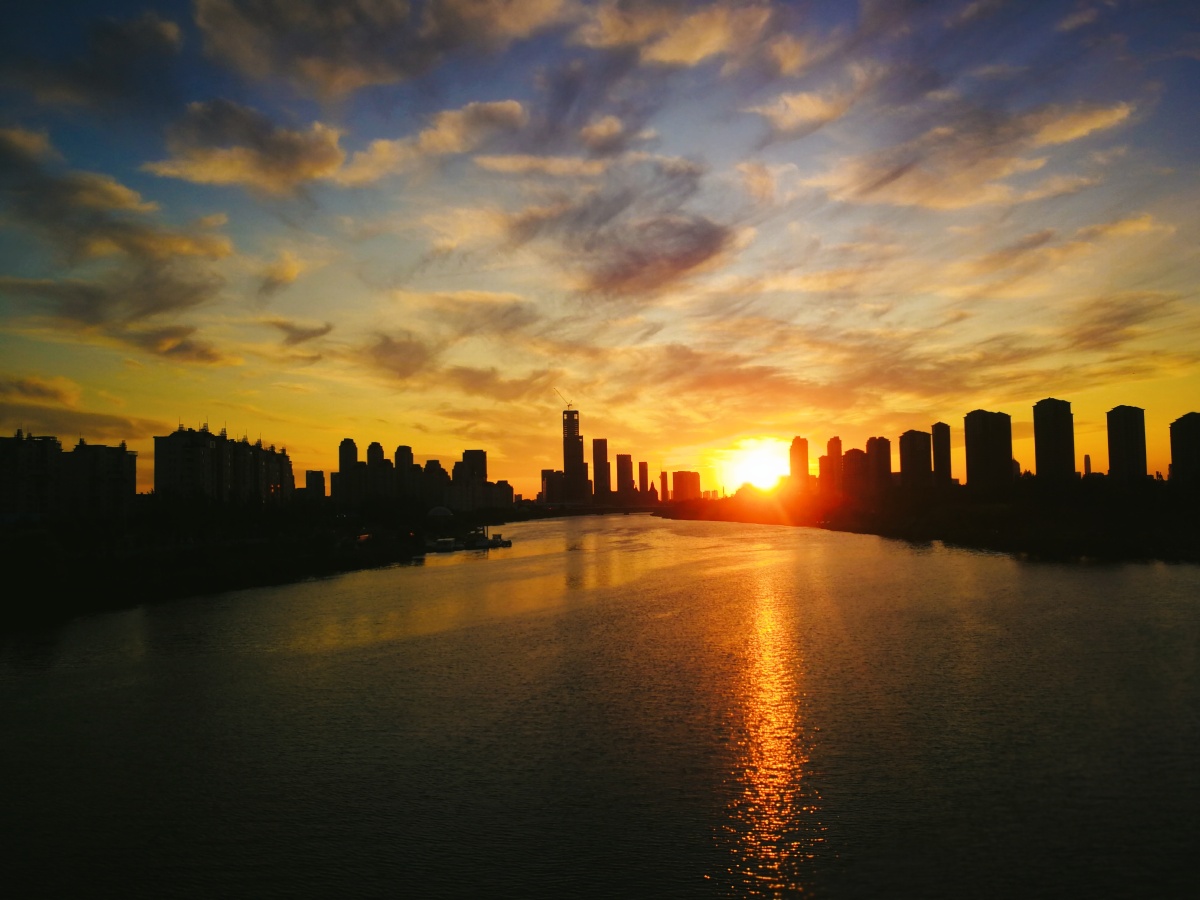 光明与黑暗交替