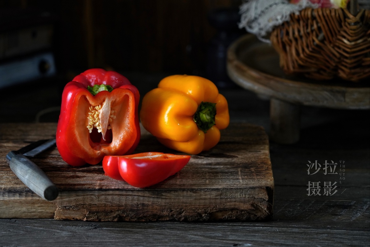 今日美食摄影:青红彩椒 周末愉快呀 小伙伴们