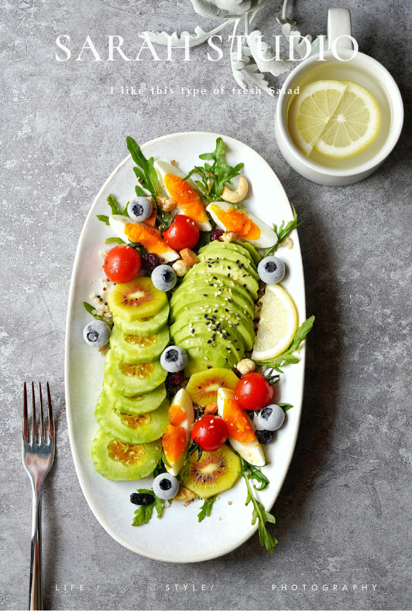 今日早餐:低脂低卡的健康轻食-藜麦牛油果蔬果沙拉 柠檬水 这样一份