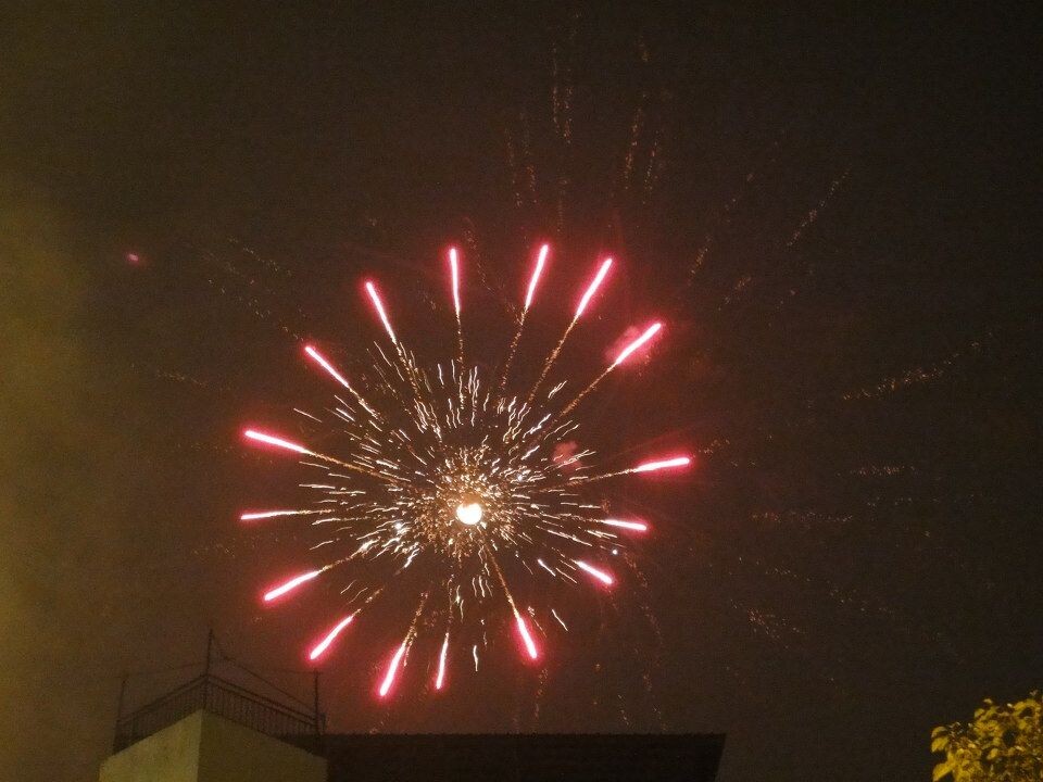 烟花央月华<br />
