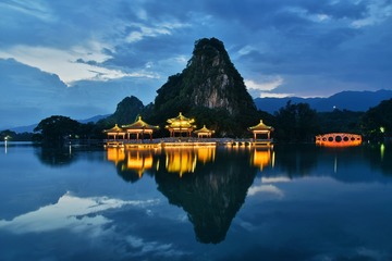 水月岩云夜色
