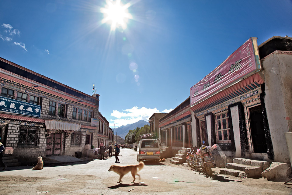 mg_6165  br /> 正午的扎西宗乡.这里其实就是珠峰脚下的一个小村庄.