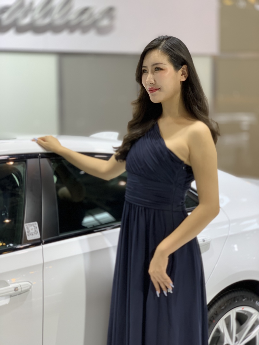 古风唯美时尚车模