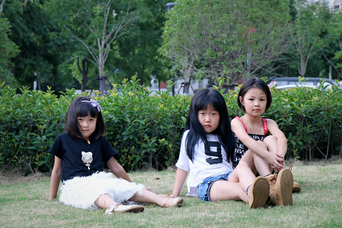 隔壁家的三个小女孩.