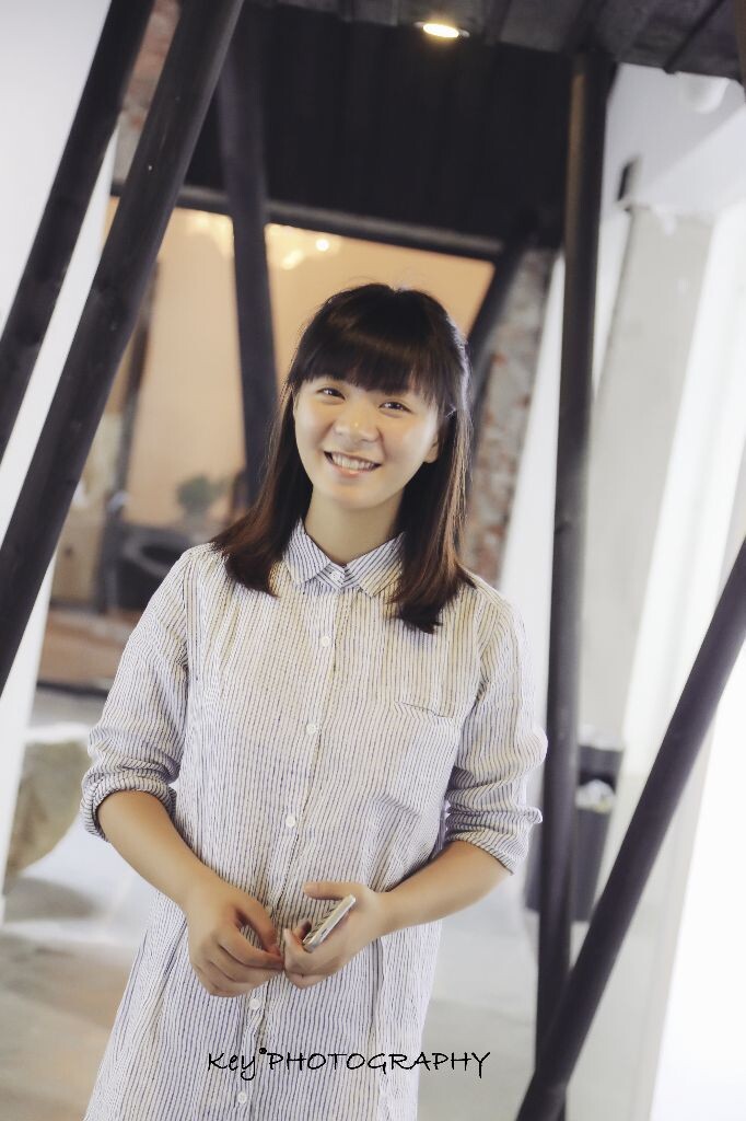 <客片>。<小舒>~文艺气息浓浓的妹纸~莞尔一笑的沉静让人印象深刻