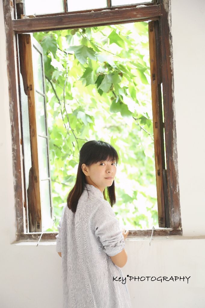 <客片>。<小舒>~文艺气息浓浓的妹纸~莞尔一笑的沉静让人印象深刻