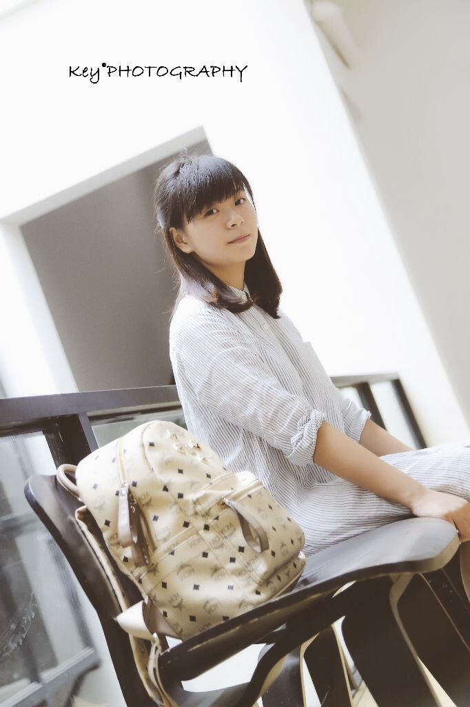 <客片>。<小舒>~文艺气息浓浓的妹纸~莞尔一笑的沉静让人印象深刻