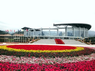 2 三明市新建体育中心成功举办福建省第七届农运会。图为体育公园广场。
