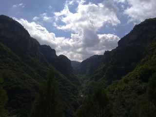 峰上峰 谷下谷