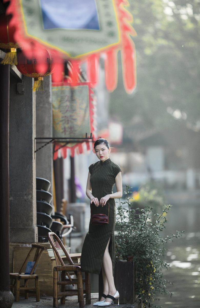 千年绍兴安昌古镇旗袍秀美