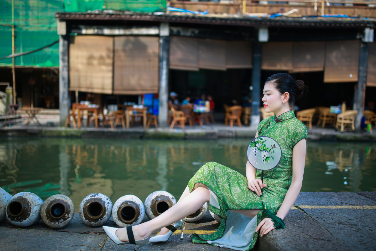 千年绍兴安昌古镇旗袍秀美
