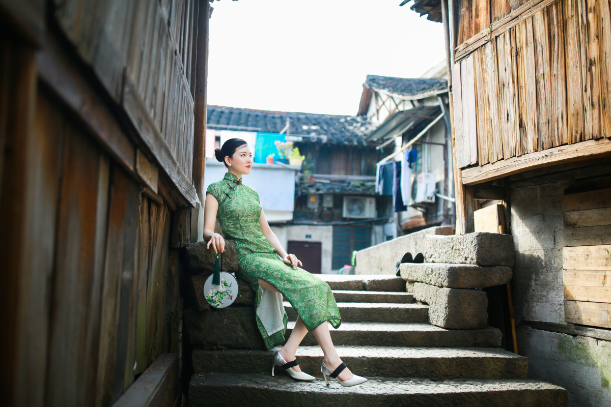 千年绍兴安昌古镇旗袍秀美