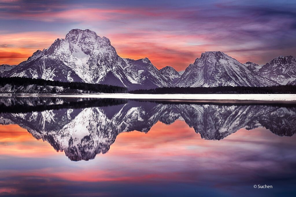 Mt Moran reflected in Jackson Lake, Grand Teton National Park。 <br />
欢迎关注<br />
Flickr: <a href="https://www.flickr.com/photos/windwalkerchen/" target="_blank" rel="nofollow">https://www.flickr.com/photos/windwalkerchen/</a><br />
Facebook: <a href="https://www.facebook.com/suchenphotography" target="_blank" rel="nofollow">https://www.facebook.com/suchenphotography</a><br />
500px:<br />
<a href="http://500px.com/ChenSu" target="_blank" rel="nofollow">http://500px.com/ChenSu</a>
