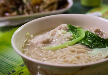 任卓彦-顺记鲜虾云吞面
