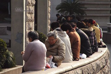 坐一排~