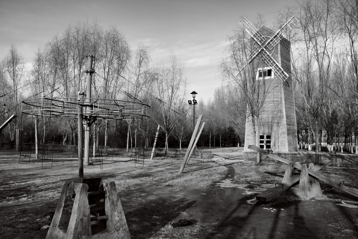 大庆时代广场,去的时候一个人也没有,一片荒废之感.