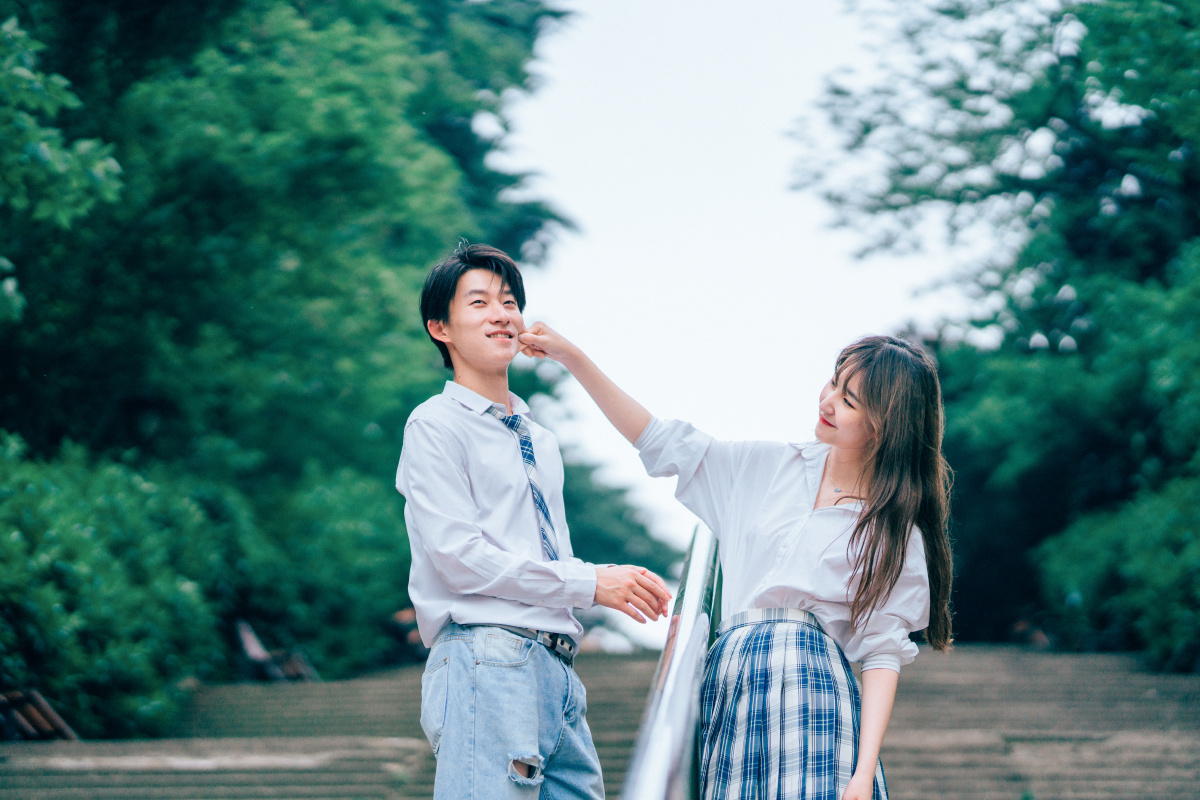 情侣学生时代的甜蜜