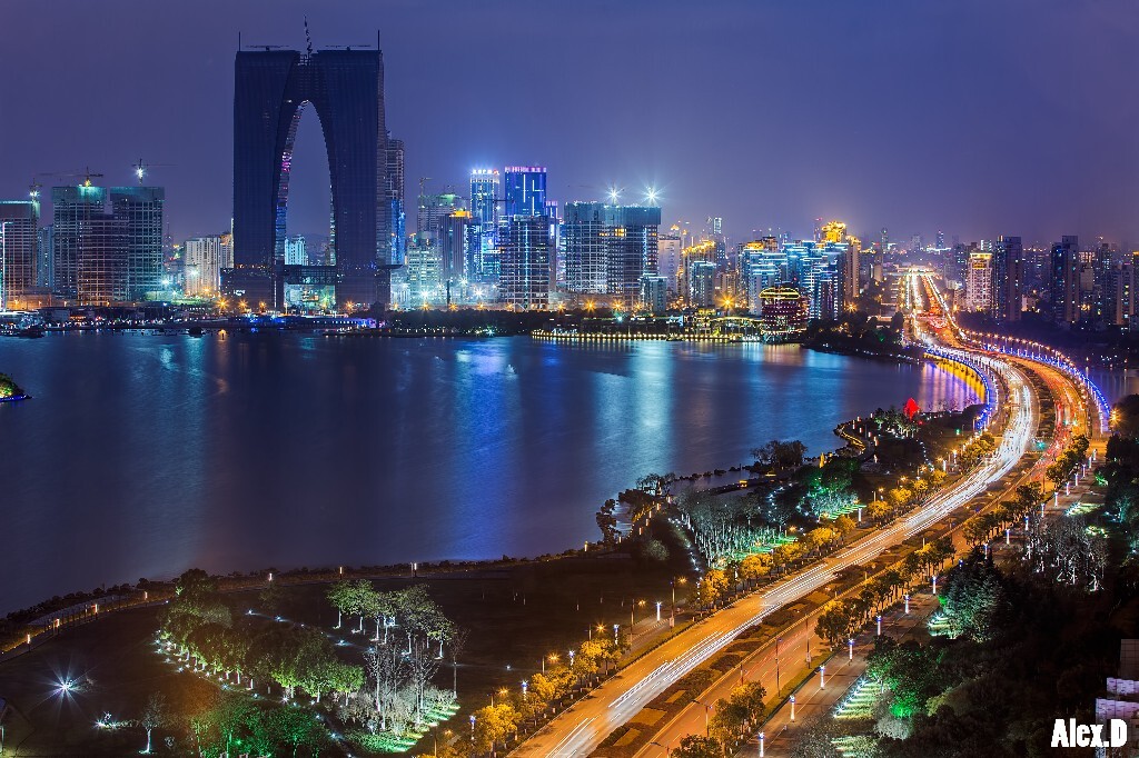远眺对岸。<br />
<br />
正在崛起的CBD。<br />
<br />
空气大好。心情不错。<br />
<br />
于圣诞夜。
