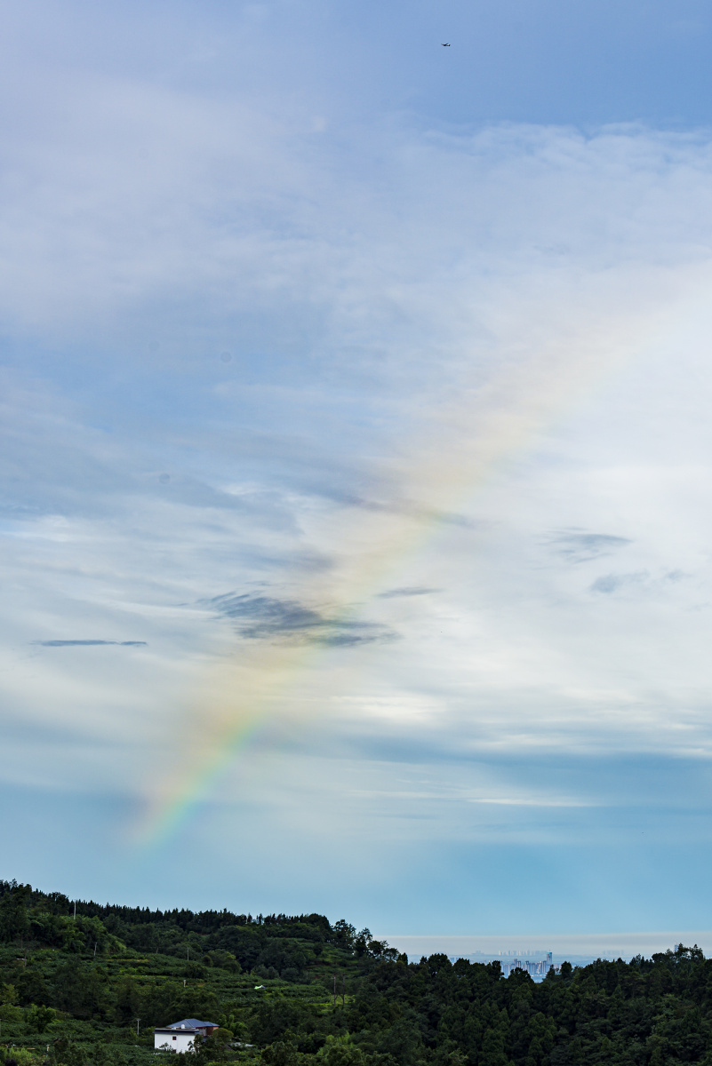 彩虹2020年8月19日早上雨后的成都市惊现彩虹拍摄于成都市龙泉驿区