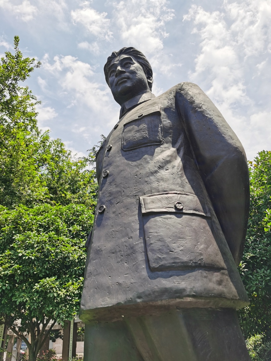 饶斌铜像湖北十堰张湾青年广场东风汽车公司二汽一汽一机部中国汽车