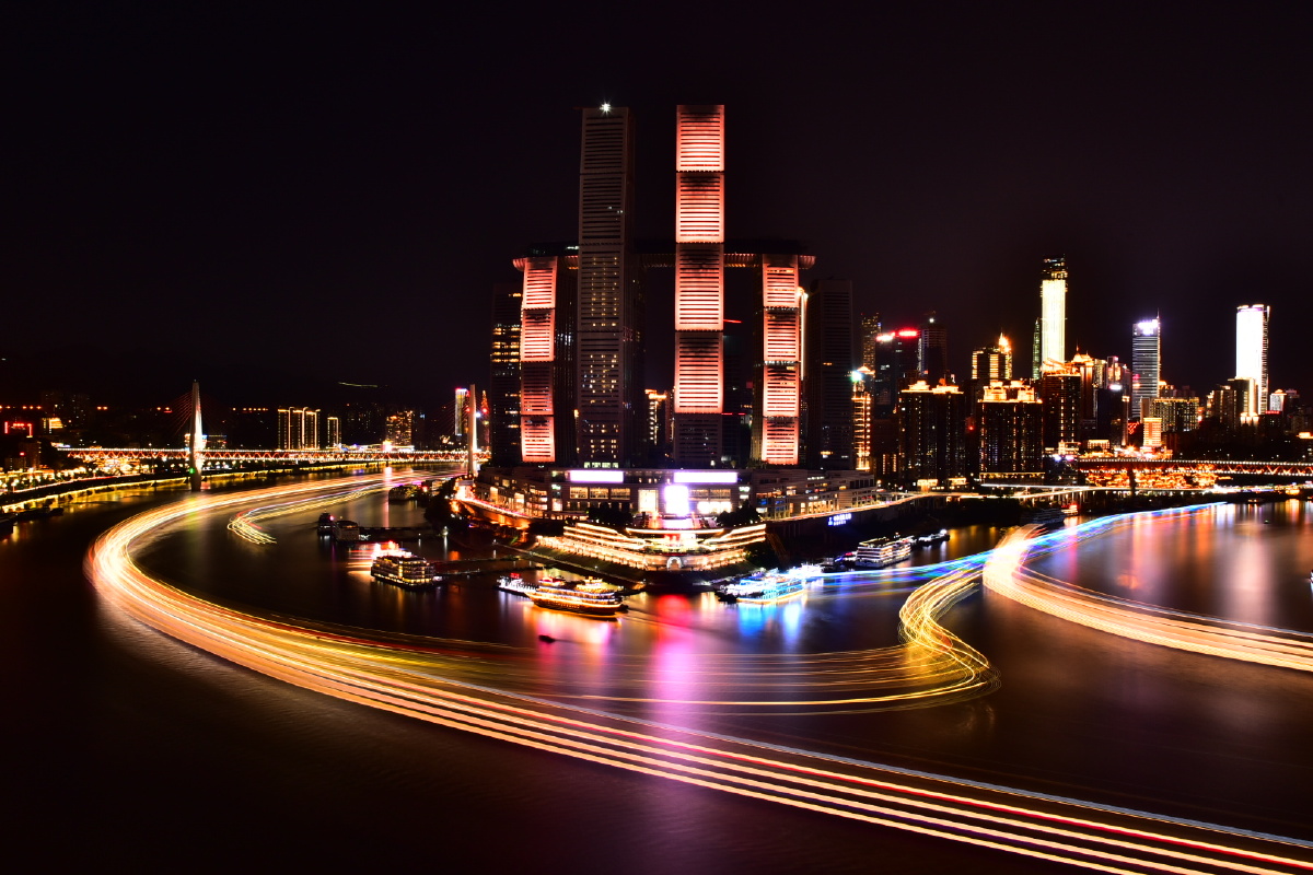 《重庆朝天门来福士》拍摄于重庆南滨路