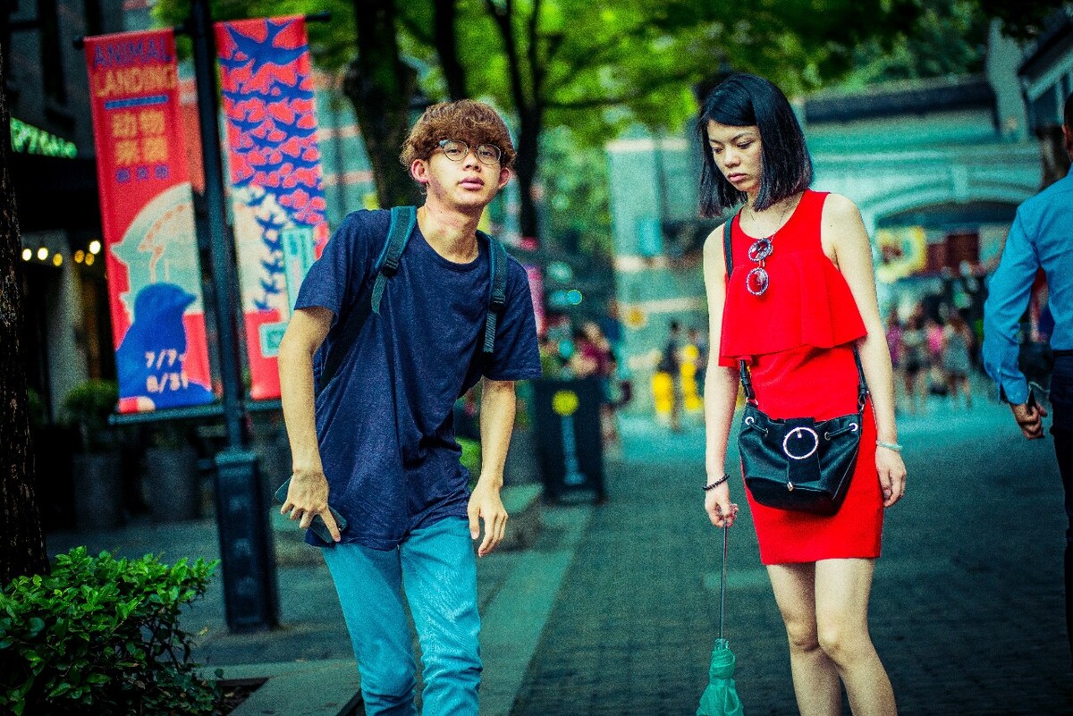 五：二个人和好如初。<br />
其实我一直再思考男孩是不是被女孩子用伞打了，脸上会这样