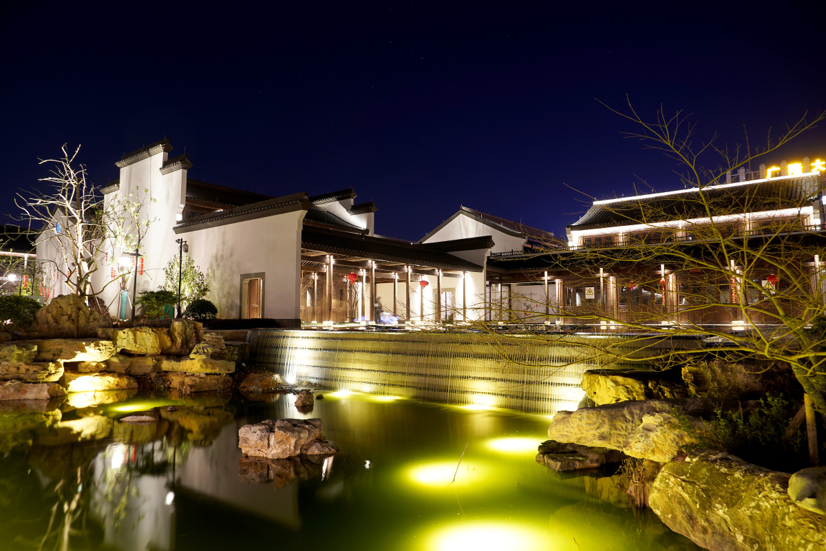 夜幕下的闲林老街