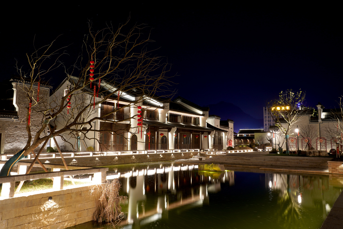 夜幕下的闲林老街
