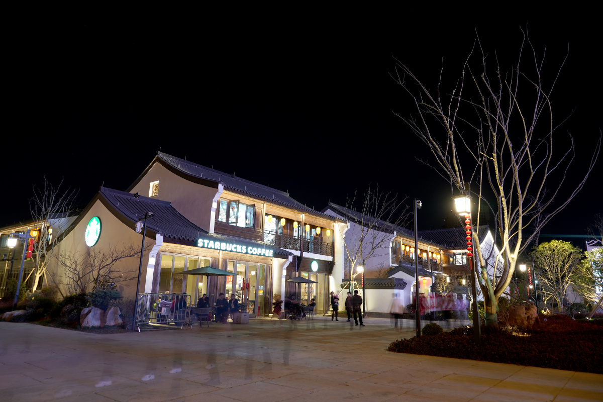 夜幕下的闲林老街