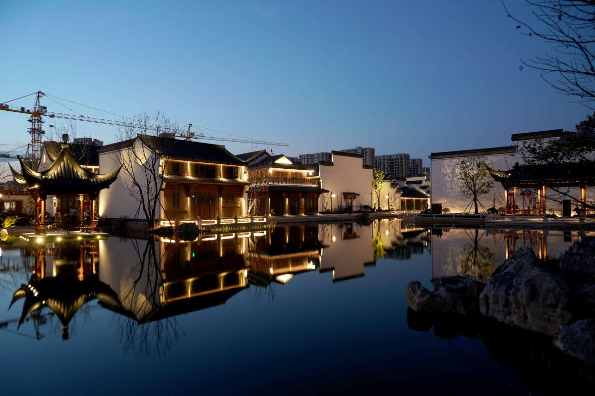 夜幕下的闲林老街