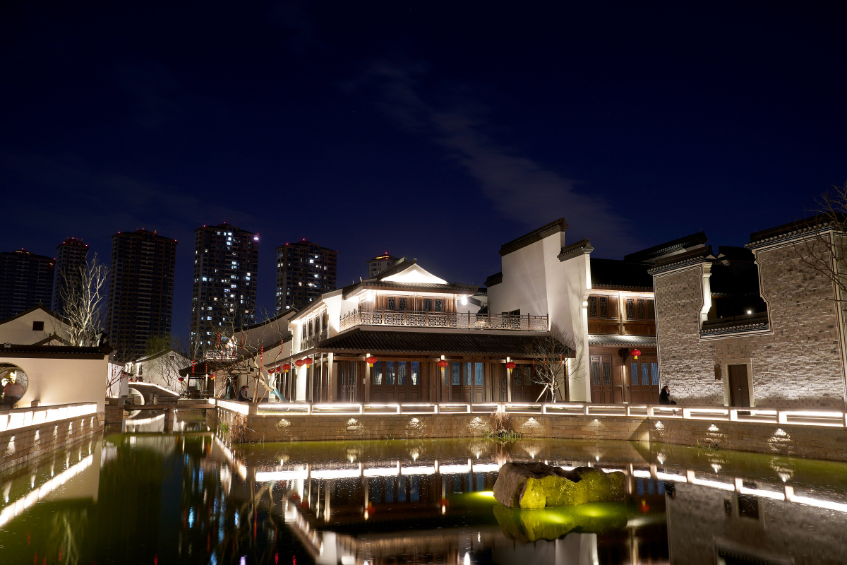 夜幕下的闲林老街