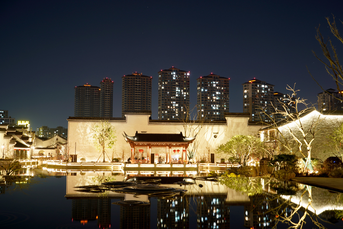 夜幕下的闲林老街