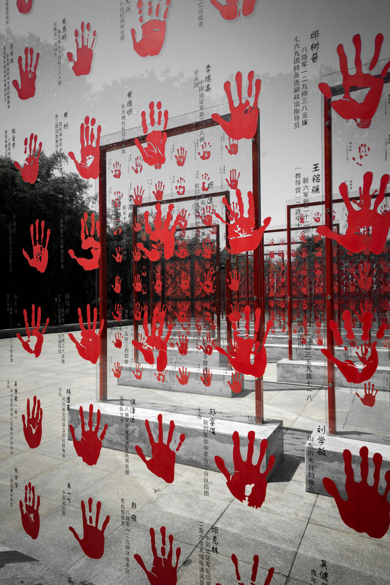 中国老兵血掌印,历史中那浓厚的一抹红,国人到此,低头致敬.