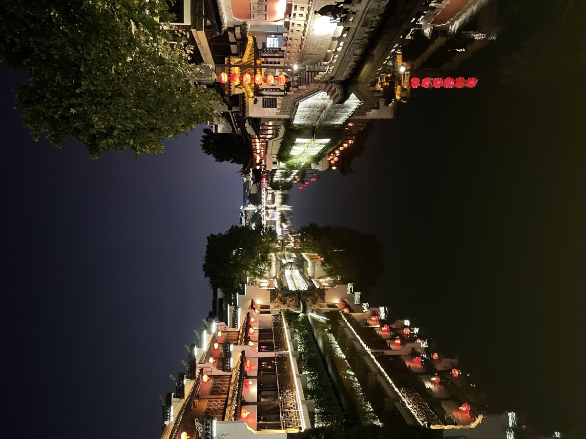 晚间的内秦淮河