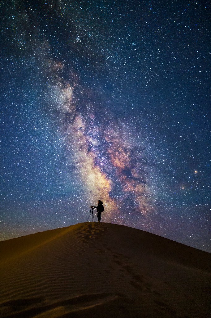星空之下，我们都是孤独的旅人。