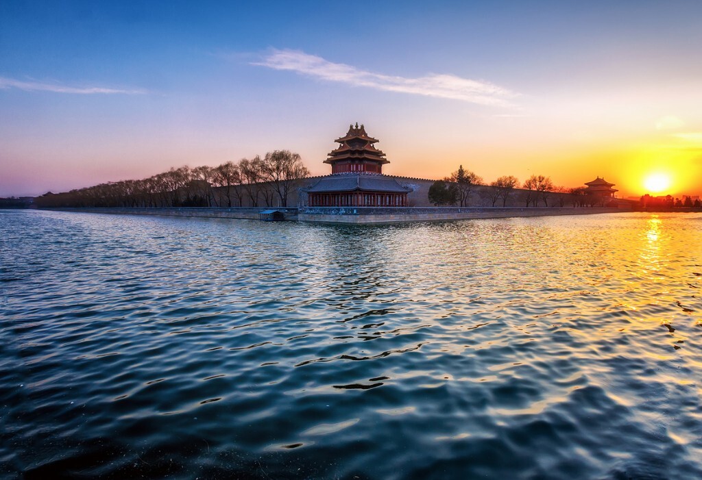 东北角楼日落，阴风习习，光撒筒子河。（Powered by Dual-ISO）