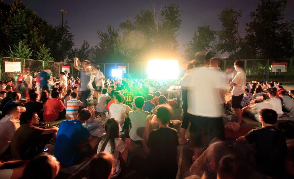 7月14日3点，学校组织直播2014世界杯决赛。大学四年，仅此一次。热情，青春，狂欢。
