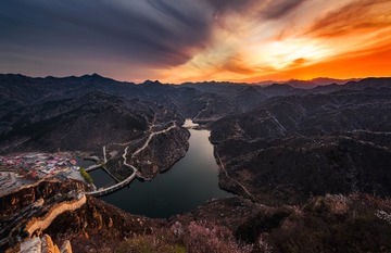 山河一片红