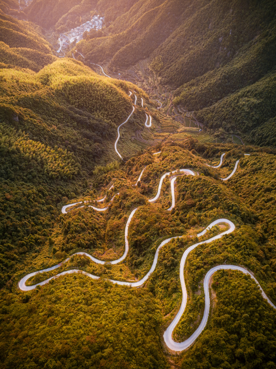秋季的盘山公路