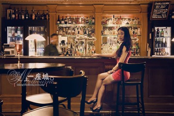 1月12日，Young and Jacksons酒吧，它最出名的也是最吸引人的就是那副裸女的油画，据说价值连城，不过，我没有拍。
