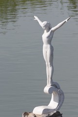 水与女子