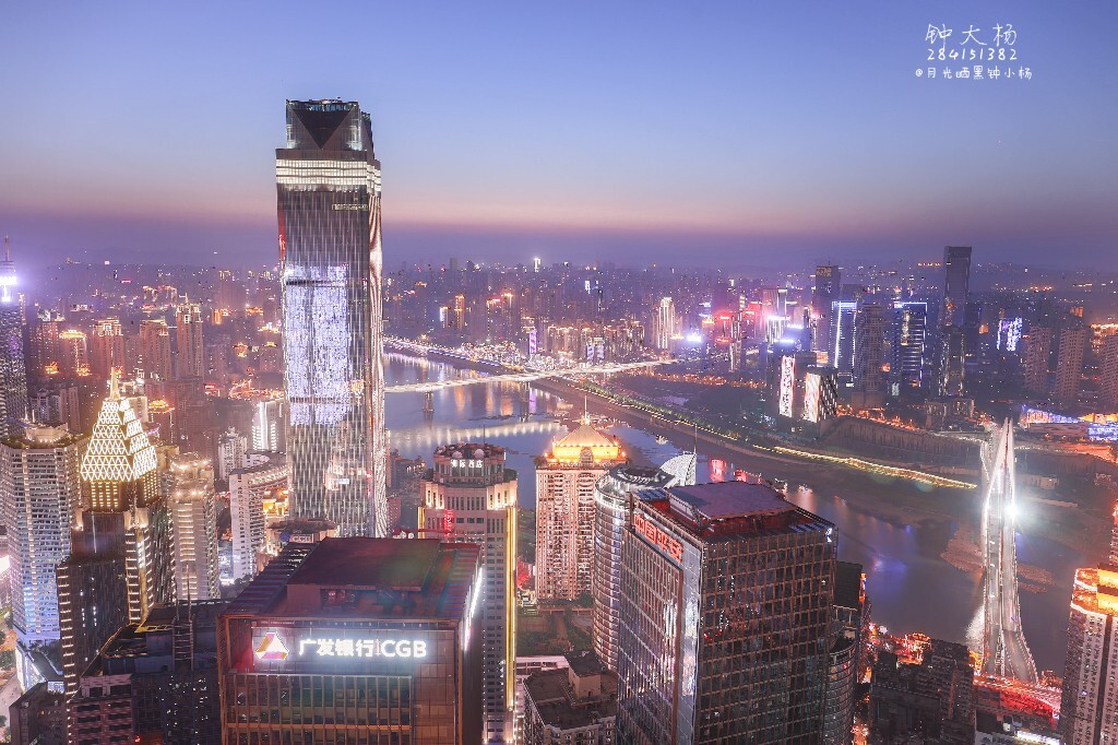 好久没有拍风景了。。。昨天晚上去联合国际楼上撸了一张夜景。。。