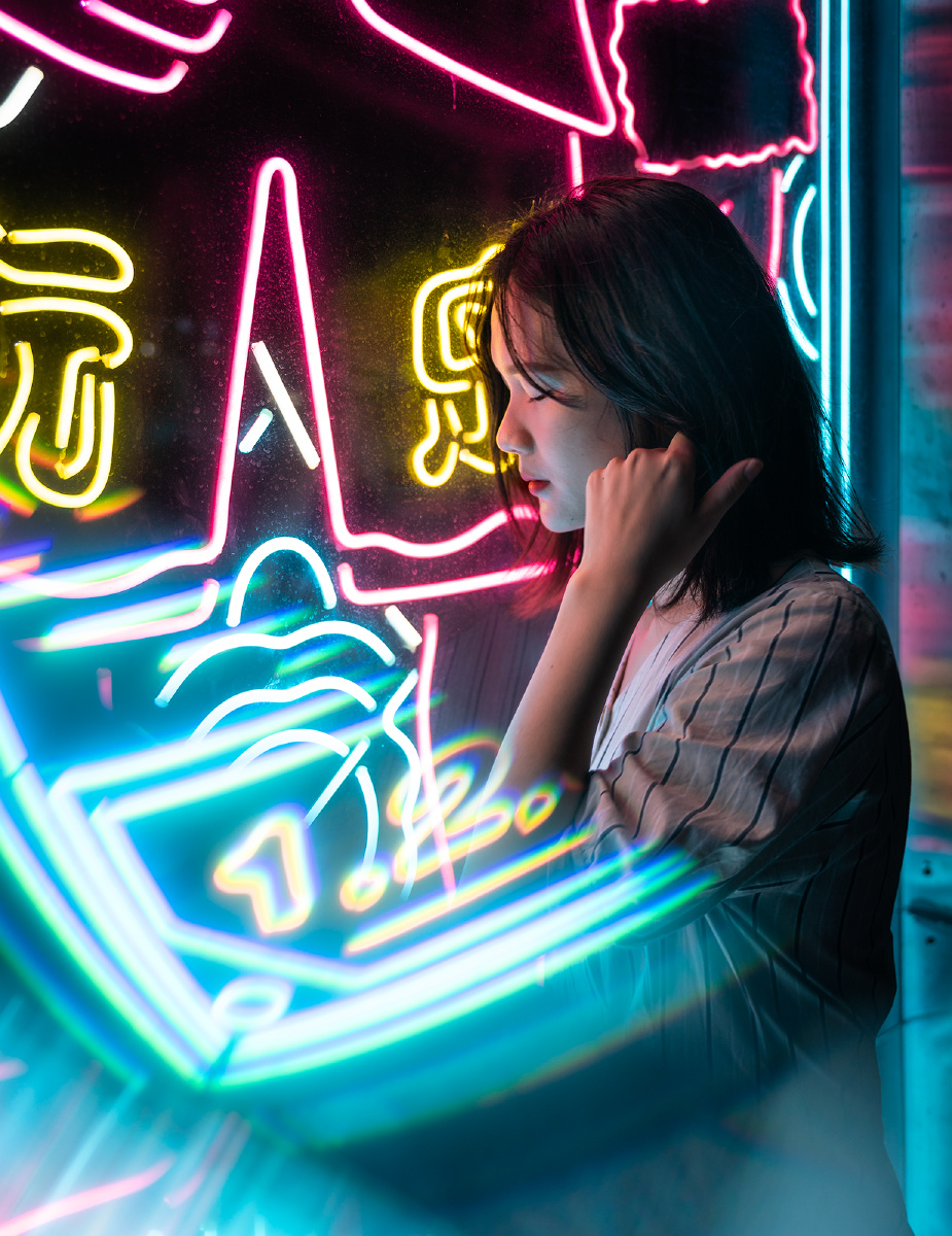 霓虹人像